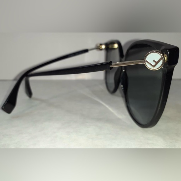 Fendi Black Oversized Sunglasses - Picture 3 of 9